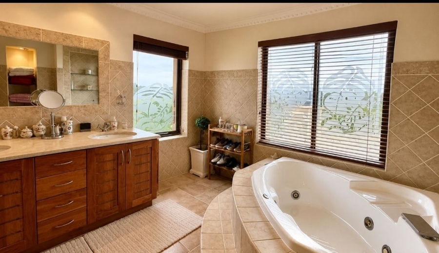 5 Bedroom Property for Sale in Pezula Golf Estate Western Cape